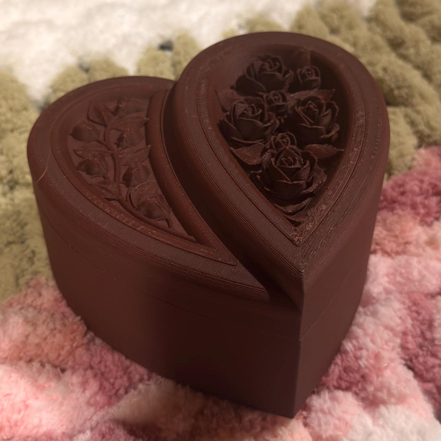 Heart-Shaped Flower Box with Soft Felt Lining – Romantic Gift or Keepsake Box